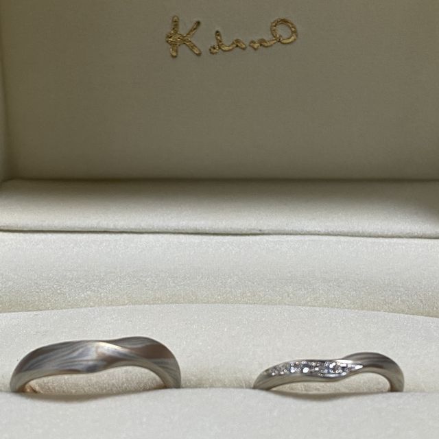 【ケイウノ ブライダル(K.UNO BRIDAL)の口コミ】 木目金のデザインが他にはないものだと思いました。他店舗のものも見まし…