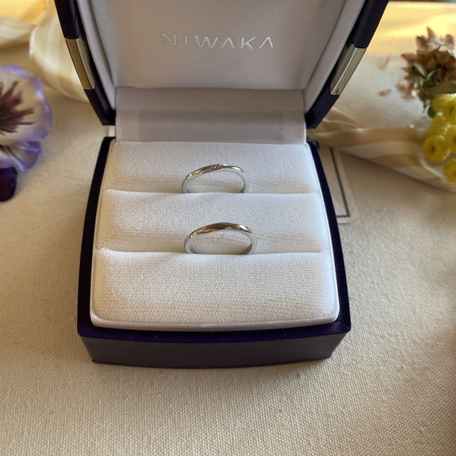 【俄(にわか)の口コミ】 指に馴染むウェーブがいいと思っていて、ダイヤも付いているものがいいと…