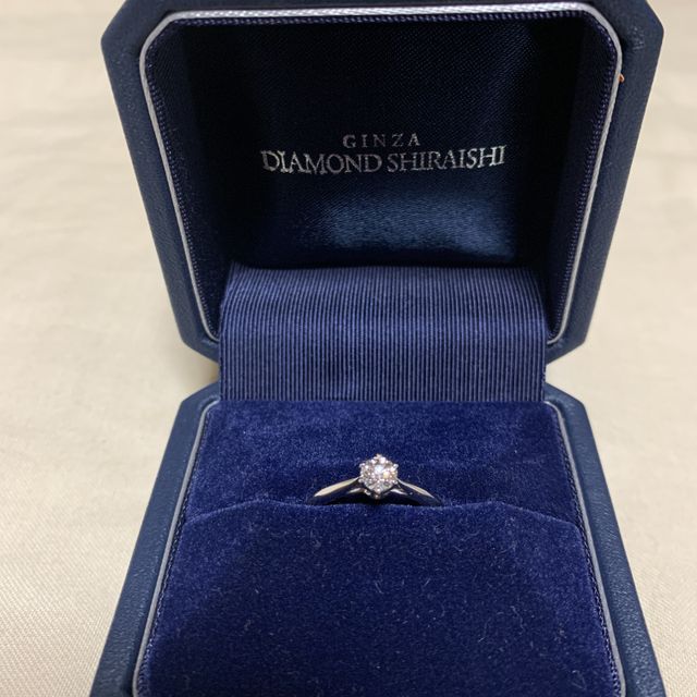 【銀座ダイヤモンドシライシの口コミ】 一石6点留めのシンプルなもので大きさよりも質の良いダイヤモンドがいいと…