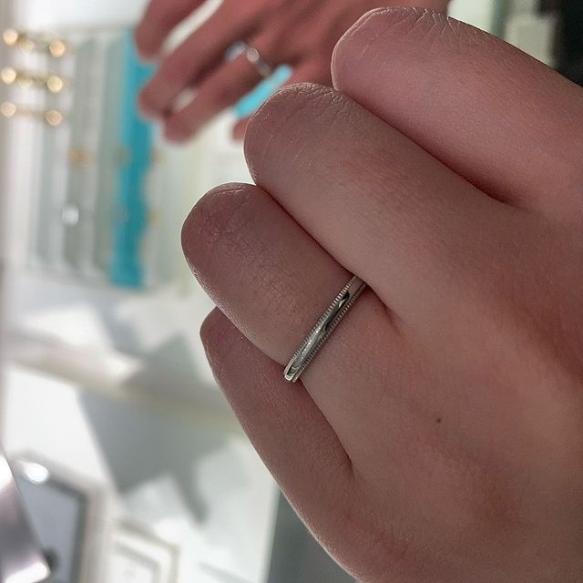 【ティファニー(Tiffany & Co.)の口コミ】 ミルグレインの加工が繊細でとても素敵なデザインでした。ダイヤモンドが…