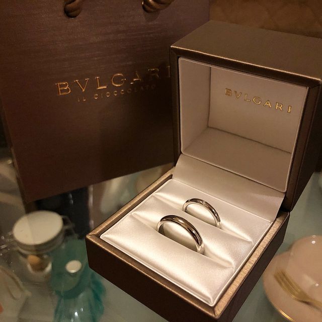 【ブルガリ(BVLGARI)の口コミ】 店員さんによる安心感が大きかったと思います。
また、結婚指輪は夫婦で似…