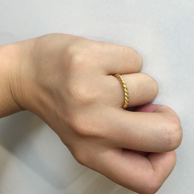 【ティファニー(Tiffany & Co.)の口コミ】 夫が普段使わないので、プラチナのシンプルなペアリング（式用）とは別に
…