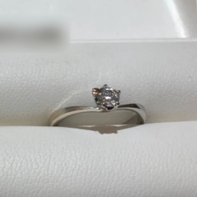 【杢目金屋(もくめがねや)の口コミ】 肌の色に馴染み綺麗に見えるところや花をモチーフにした可愛らしいデザイ…