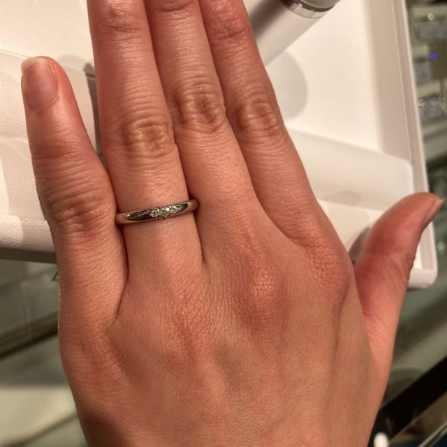 【festaria bijou SOPHIA(フェスタリア ビジュソフィア)の口コミ】 婚約指輪はなく、結婚指輪のみ探していると伝えると、こちらの指輪をすす…