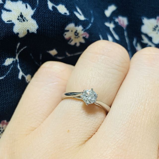 【銀座ダイヤモンドシライシの口コミ】 彼が先にダイヤを選んでくれて、2人でデザインを選びました。ダイヤの立ち…