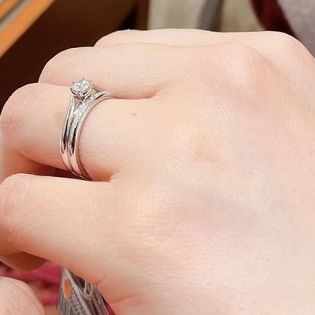 【銀座ダイヤモンドシライシの口コミ】 ゴージャスな指輪なので、1つだけで存在感があります。ダイヤモンドの輝き…