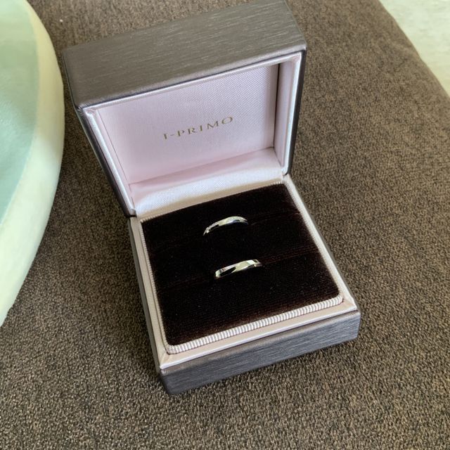 【アイプリモ(I-PRIMO)の口コミ】 形が典型な真っ直ぐではなく少しカーブかかったデザインを選びました。ま…