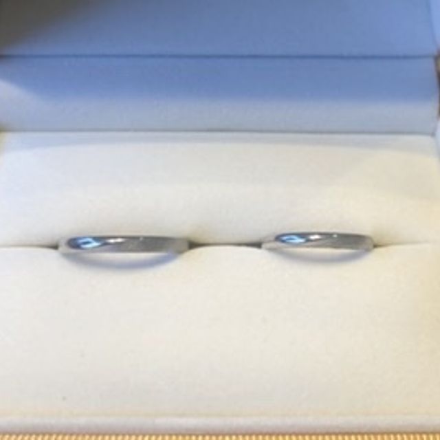【ケイウノ ブライダル(K.UNO BRIDAL)の口コミ】 結婚指輪のデザインは2人で全く同じものがいいという希望があったので同じ…