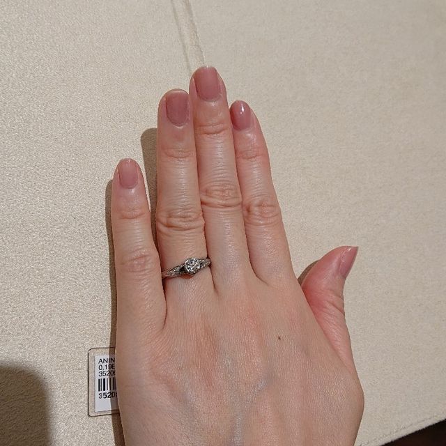 【ブルガリ(BVLGARI)の口コミ】 婚約指輪を彼に買ってもらうにあたり、事前に予算を聞いて、海外ブランド…