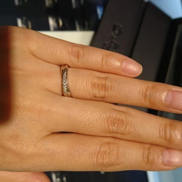 【ROYAL ASSCHER(ロイヤル・アッシャー)の口コミ】 リングの幅がしっかりとあって存在感がありますし、耐久性の面でも心配は…