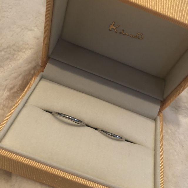 【ケイウノ ブライダル(K.UNO BRIDAL)の口コミ】 細めで華奢なデザインの指輪を探しており、ネットでこちらの商品を見つけ…