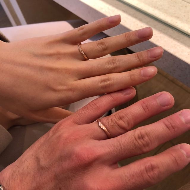 【YO&MARE(ヨーアンドマーレ)の口コミ】 V字でピンクゴールドが欲しかったものの、流れや色味が既製品では気にいる…