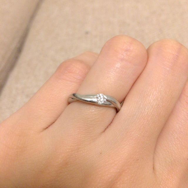 【STAR JEWELRY(スタージュエリー)の口コミ】 婚約指輪のような少し大きめのダイヤで、かつ普段使いできるような結婚指…