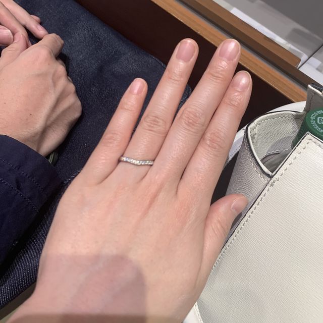 【銀座ダイヤモンドシライシの口コミ】 Vラインで、キラキラしていて素敵でした。爪を短く切ってしまっていること…