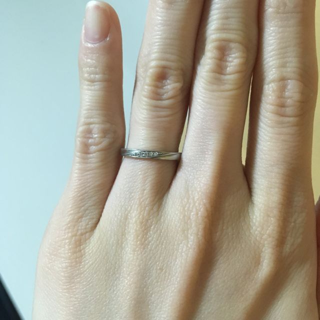 【4℃ BRIDAL(ヨンドシーブライダル)の口コミ】 ダイヤが何個もついていて、遠くからでもキラキラと綺麗だったところ！リ…