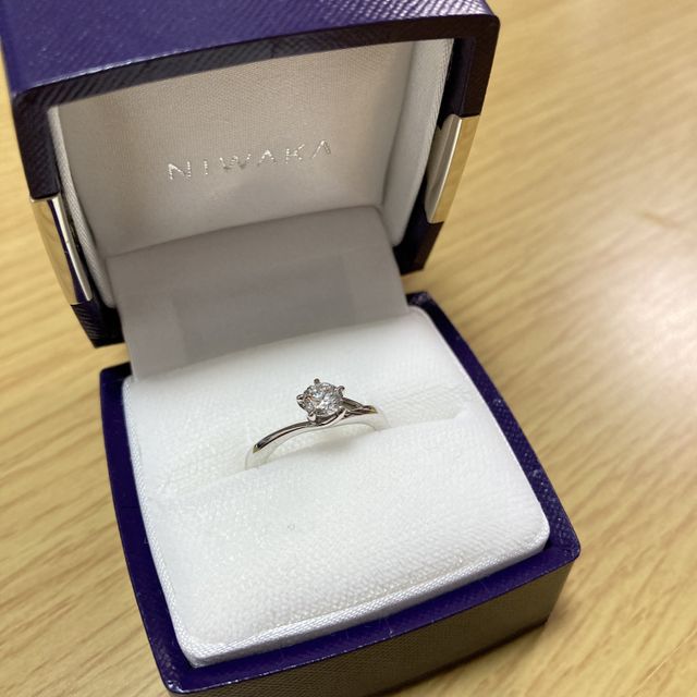 【俄(にわか)の口コミ】 指輪を選んだのは旦那さんでしたが、決めては他にはないデザイン性の高さ…