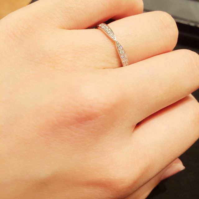 【ティファニー(Tiffany & Co.)の口コミ】 他のたくさんのブランドも検討しましたが、輝きが違い一目惚れでした。単…