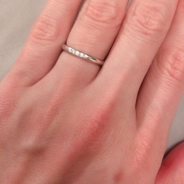 【銀座ダイヤモンドシライシの口コミ】 結婚指輪はシンプルなものを探していました。実際にお店に行くと色々な種…