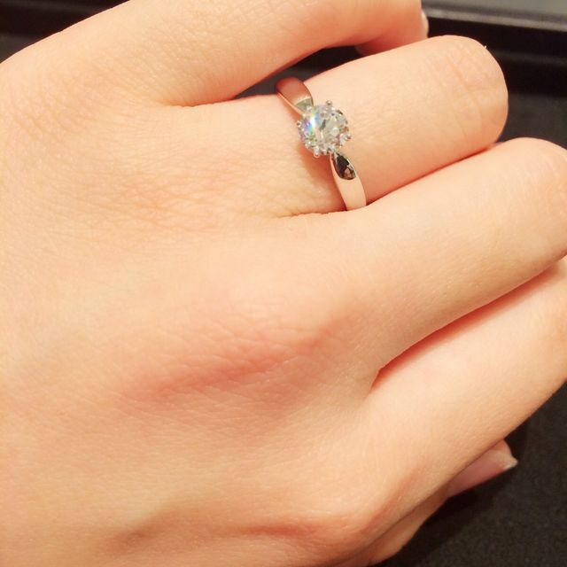 【ティファニー(Tiffany & Co.)の口コミ】 結婚指輪とのセットリングでした。結婚指輪のデザインに一目惚れしたので…