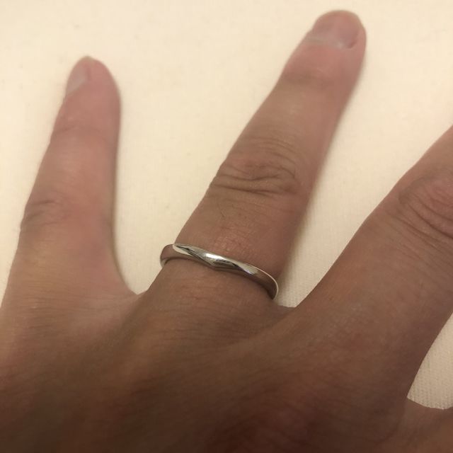 【TRECENTI(トレセンテ)の口コミ】 試着をしていく中で、自分の指の特徴に合うデザインがV字ウェーブという事…