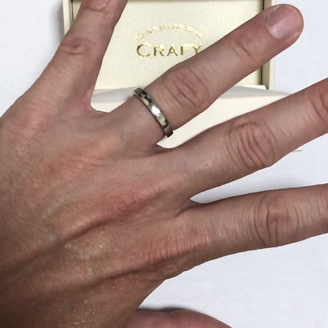 【CRAFY(クラフィ)の口コミ】 最初は細めのデザインを希望していましたが、沢山あるサンプルを着けさせ…