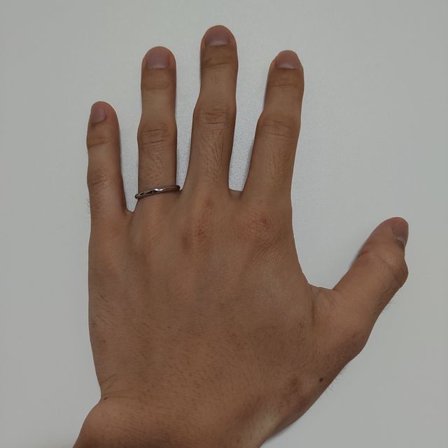 【HOSHI no SUNA 星の砂(ほしのすな)の口コミ】 シンプル過ぎず、派手過ぎずなデザインが気に入り購入しました。見た目は…