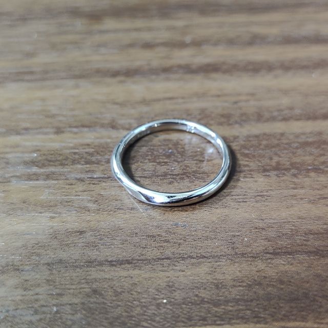 【HOSHI no SUNA 星の砂(ほしのすな)の口コミ】 シンプル過ぎず、派手過ぎずなデザインが気に入り購入しました。見た目は…