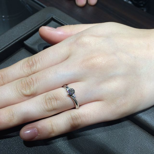 【アイプリモ(I-PRIMO)の口コミ】 指輪本体の形より、指にはめた時に指がいかに綺麗に見えるかを重視しまし…