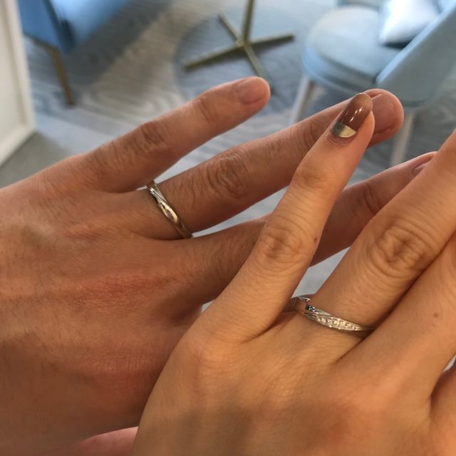 【ヴァンドーム青山(VENDOME AOYAMA)の口コミ】 おすすめのポイントはリングの幅の良さと石の多さです。
幅が太いので歳を…