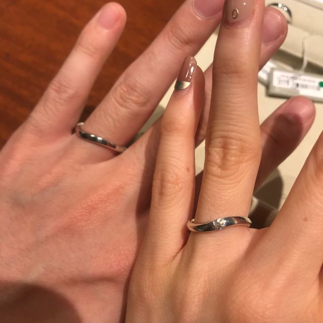 【ギンザタナカブライダル(GINZA TANAKA BRIDAL)の口コミ】 ダイヤは1粒だけですが、リングが太い点とまたウェブがかなりしっかりとか…