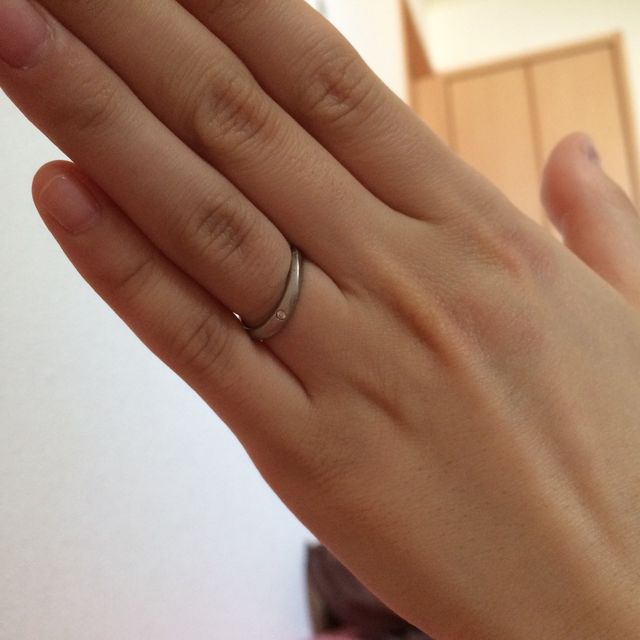【アイプリモ(I-PRIMO)の口コミ】 結婚指輪はシンプルなデザインで形が綺麗なものにこだわりました。
婚約指…