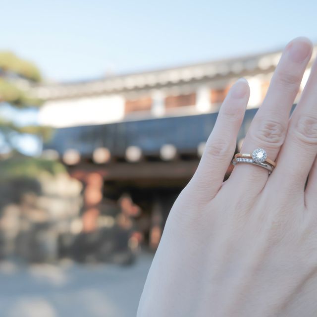 【ラザール ダイヤモンド(LAZARE DIAMOND)の口コミ】 正面の横の三方向にダイヤが付いていて、スタイリッシュかつキラキラかわ…