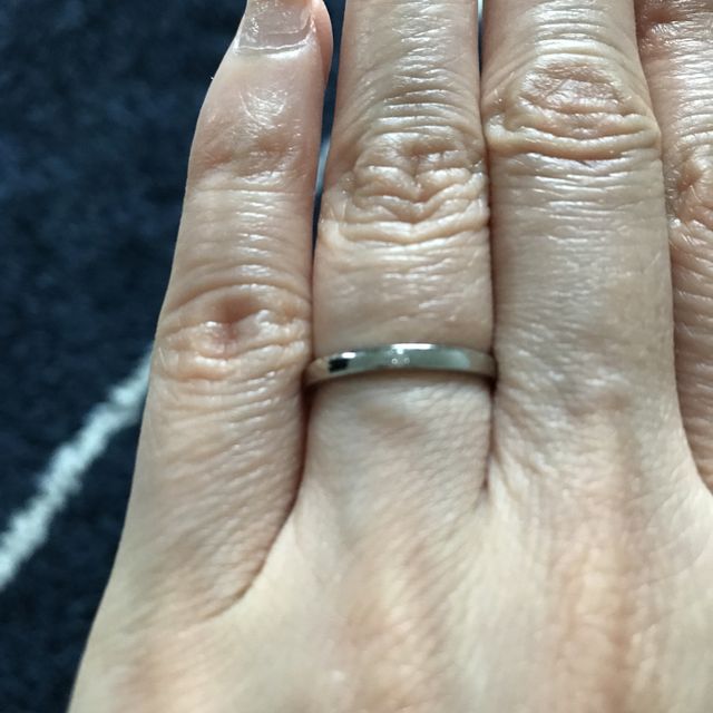 【銀座ダイヤモンドシライシの口コミ】 毎日つけるのでシンプルかつ控えめなダイヤがひとつ付いているものが良か…