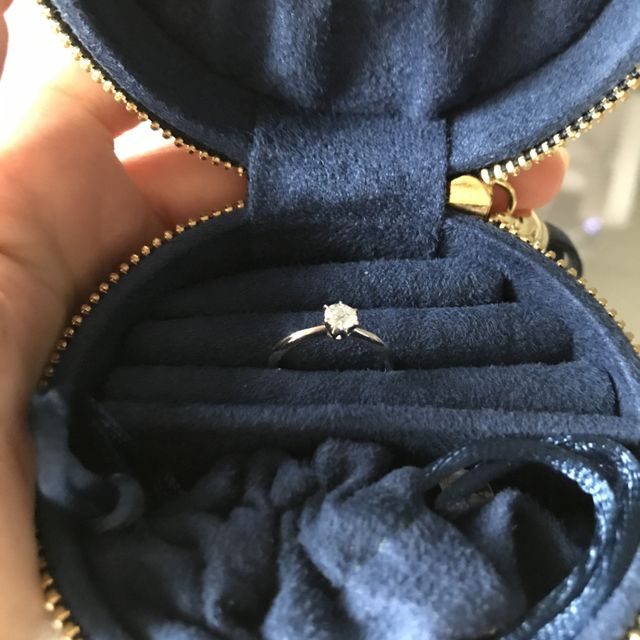 【銀座ダイヤモンドシライシの口コミ】 結婚指輪との重ね付けのことも考えて、お店の方にアドバイスをいただきま…