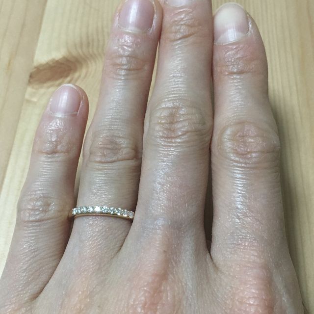 【Orefice(オレフィーチェ)の口コミ】 婚約指輪を購入しました。指輪はいわゆる婚約指輪の様な一粒石の物は好ま…