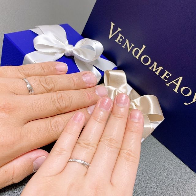 【ヴァンドーム青山(VENDOME AOYAMA)の口コミ】 ショーウィンドウに飾られている、リボンのデザインの指輪に一目惚れをし…