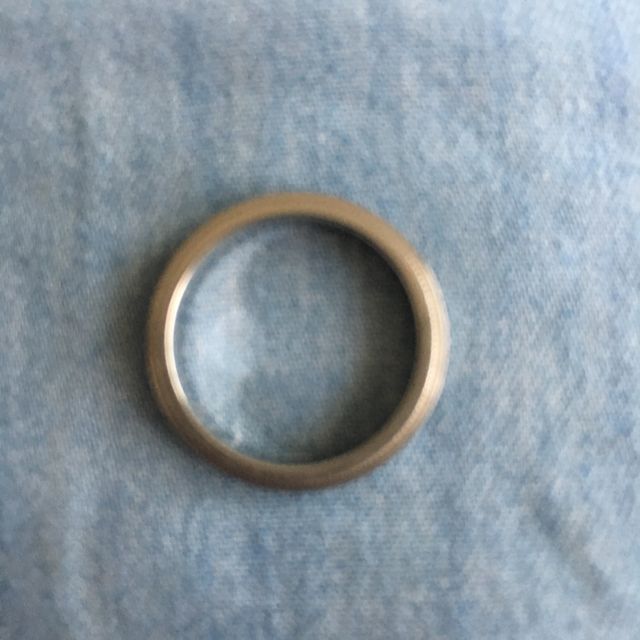 【ティファニー(Tiffany & Co.)の口コミ】 シンプルな形で毎日着けたかった私たちにはぴったりのリングでした。
ティ…