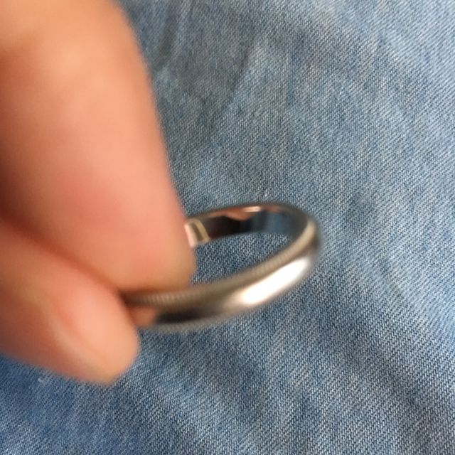 【ティファニー(Tiffany & Co.)の口コミ】 シンプルな形で毎日着けたかった私たちにはぴったりのリングでした。
ティ…