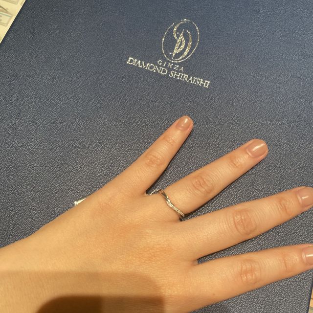 【銀座ダイヤモンドシライシの口コミ】 他のブランドでもいろいろなデザインの指輪を試着しましたが、そのなかで…