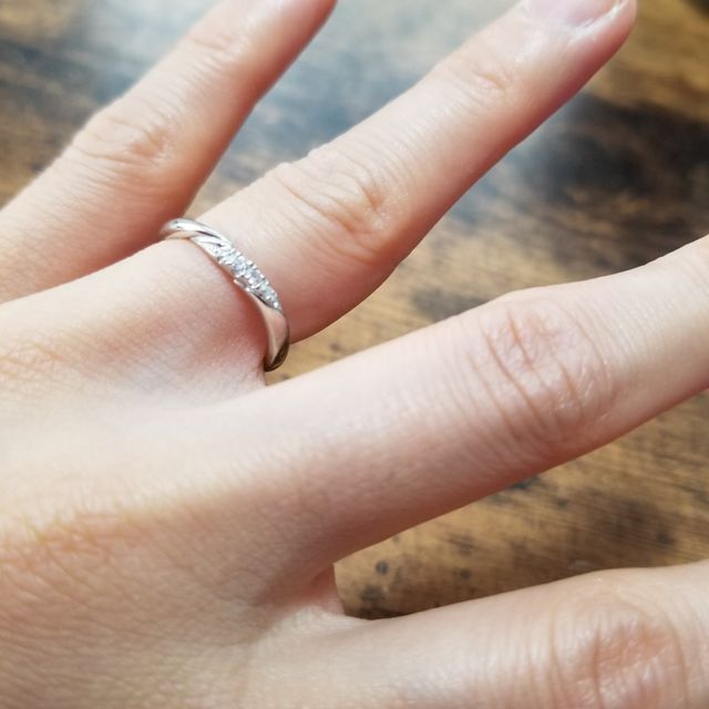 【銀座ダイヤモンドシライシの口コミ】 ダイヤモンドの入っているキラキラしている指輪を
探しており、色々のデザ…