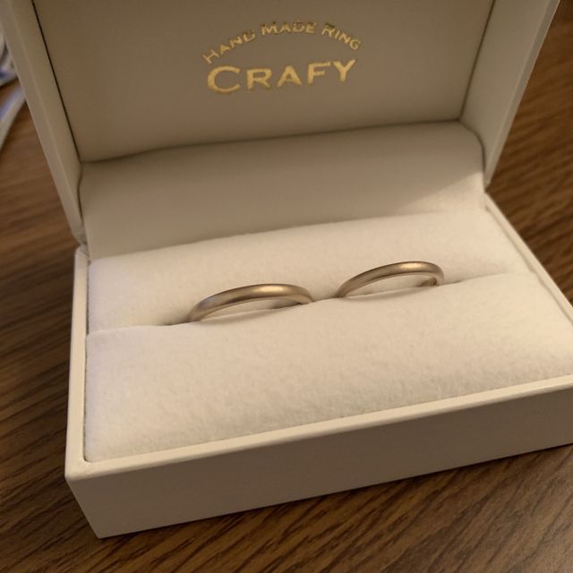 【CRAFY(クラフィ)の口コミ】 マットでシンプルなゴールドの指輪がよかったので、
カスタマイズできてこ…