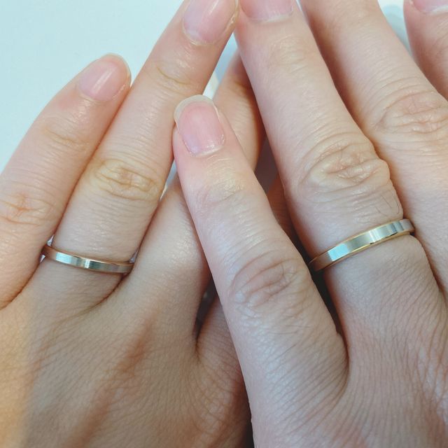 【N.Y.NIWAKA(ニューヨークニワカ)の口コミ】 シンプルなデザインですが、表面と内側で素材が違うというところがとって…