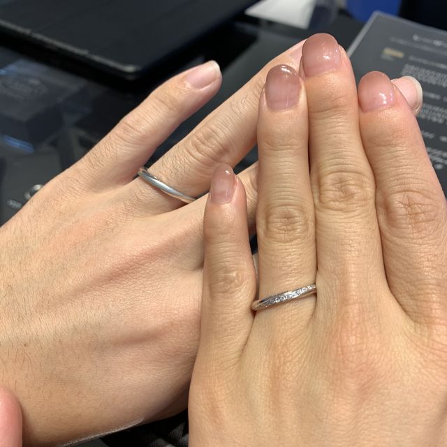 【エクセルコダイヤモンド(EXELCO DIAMOND)の口コミ】 2人で30万以内で考えていました。
オワゾーとリアンファニのデザインで迷…