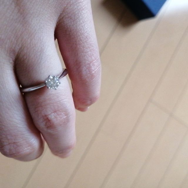 【銀座ダイヤモンドシライシの口コミ】 プロポーズ受けたためこのダイヤに合う指輪を買いました。ダイヤだけでも…