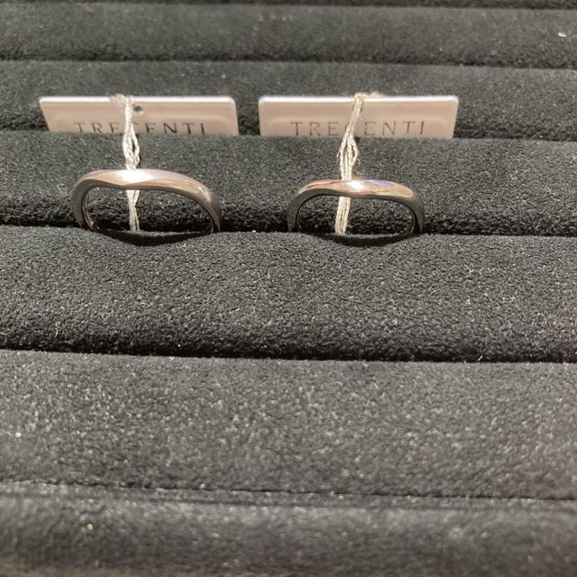 【TRECENTI(トレセンテ)の口コミ】 シンプルなデザインと、着けやすい角度に惹かれて購入を決めました。ダイ…