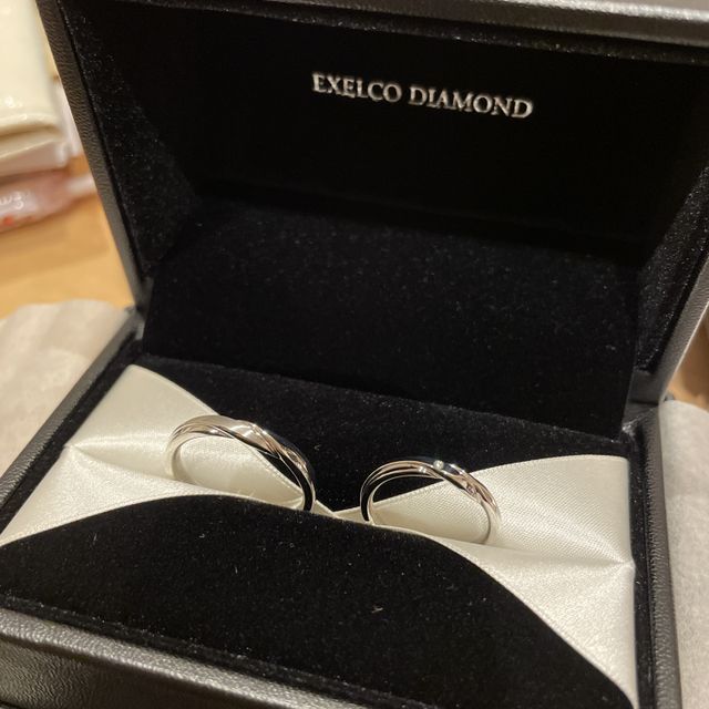 【エクセルコダイヤモンド(EXELCO DIAMOND)の口コミ】 パートナーの方が厚みがある指輪が良いとのことで色々お店を回った結果こ…