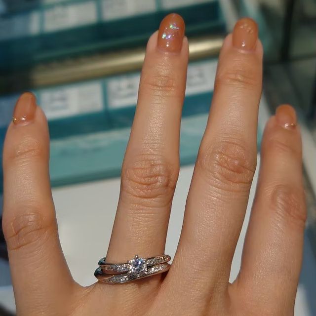 【LUCIE(ルシエ)の口コミ】 王道の一粒ダイヤとメレダイヤの婚約指輪とメレダイヤを敷き詰めた結婚指…