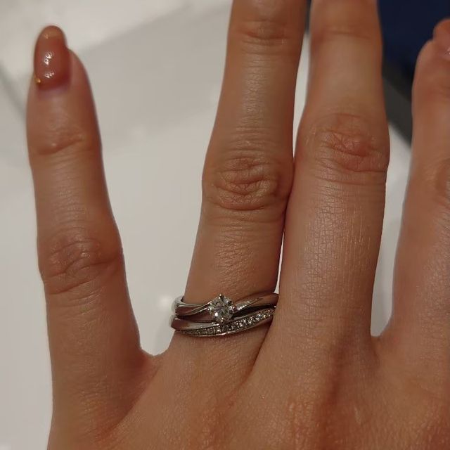 【4℃ BRIDAL(ヨンドシーブライダル)の口コミ】 婚約指輪は王道の王道たる所以に惹かれ、一粒ダイヤの婚約指輪を選びまし…