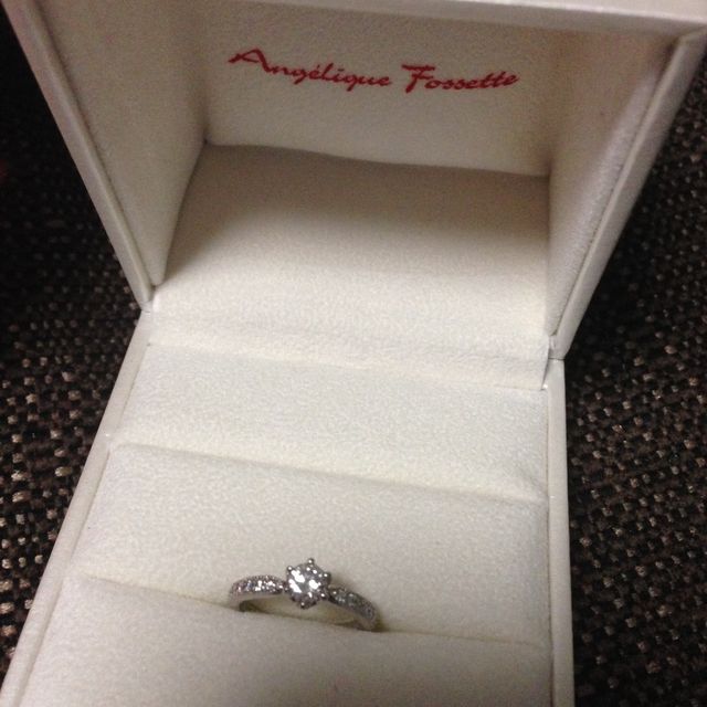 【アンジェリックフォセッテ(Angelique Fossette)の口コミ】 好みに近いデザインだったところです。結婚指輪はもともとから普段使いし…