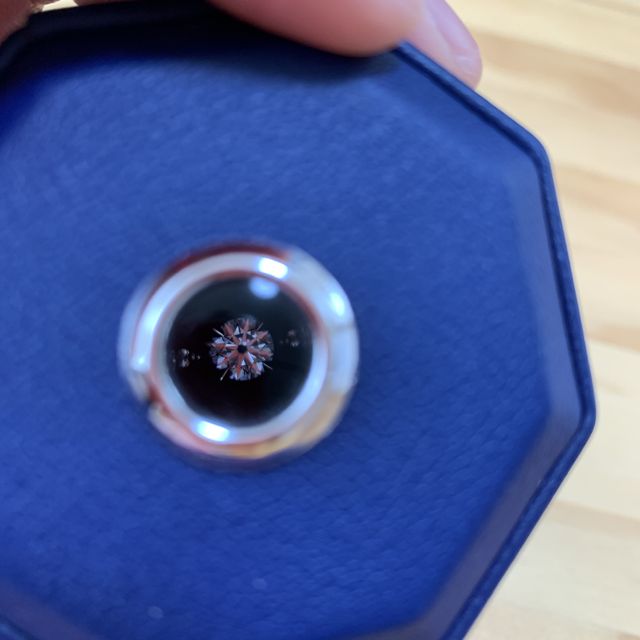 【銀座ダイヤモンドシライシの口コミ】 定番のデザインではあるので、いろいろなブランドで似た指輪がありました…